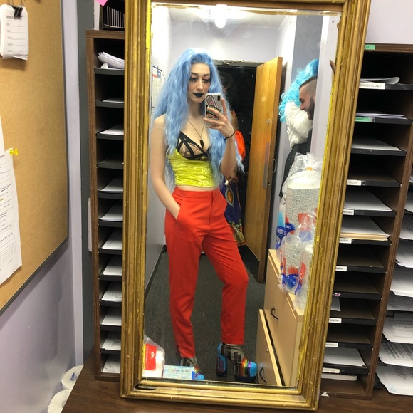 Meet your Posher, Alex - Picture 3 of 3